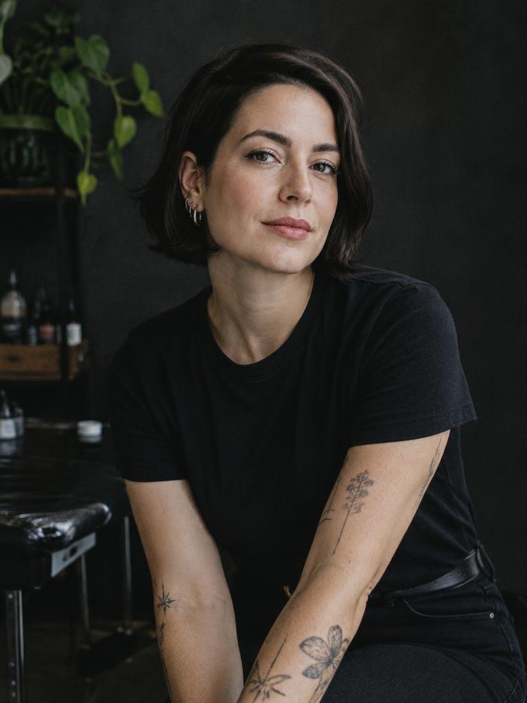 Portrait von Mira Kade (fiktive Demo-Persona)